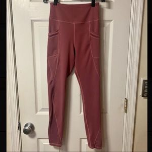 Amazon Leggings with Mesh Detailing and Pockets